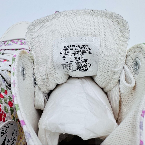 Converse Chuck Taylor All Stars Multi Color Pattern, Size 7. - Picture 9 of 10